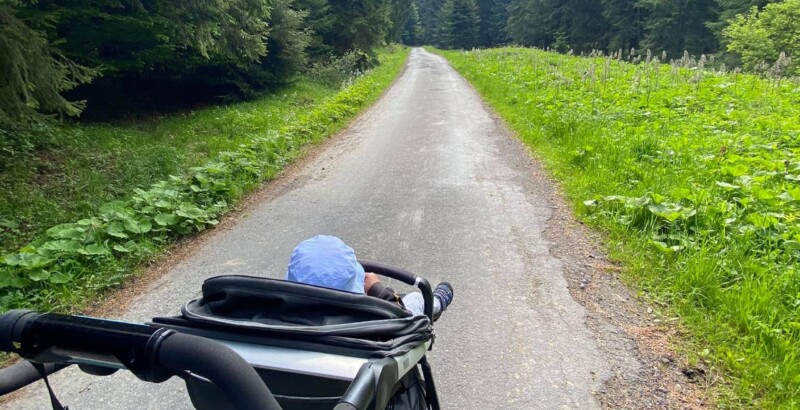 Asfaltová cesta směr Lhotská Asfaltová cesta směr Lhotská