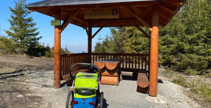 Turistický přístřešek Skalka sedlo Turistický přístřešek Skalka sedlo