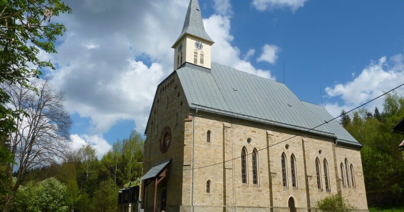 Kostel sv. Jindřicha ve Starých Hamrech Kostel sv. Jindřicha ve Starých Hamrech