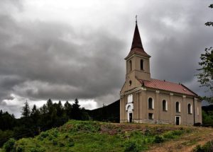 Kostel, který je už zase vidět