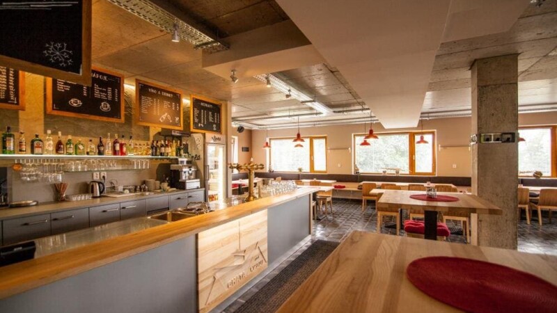 Po medvědích tlapkách: Chata pod Lysou - Restaurace