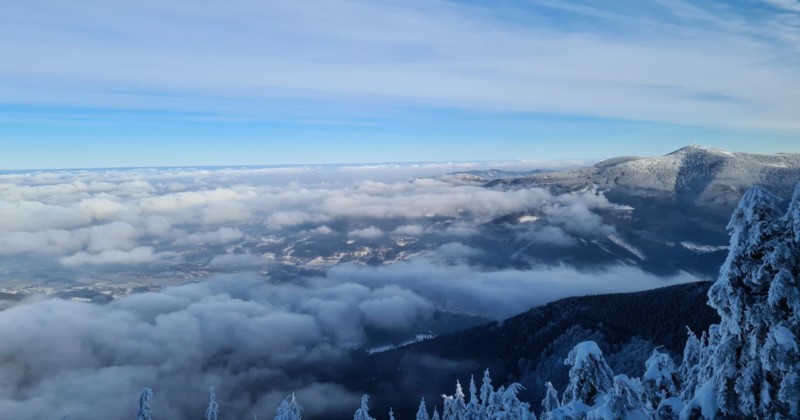 Zimní pohled z hory Smrk