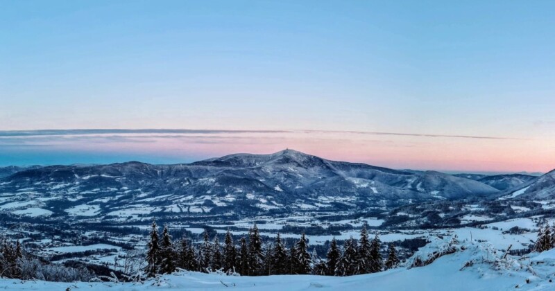 Zimní panorama Beskyd z Ondřejníku